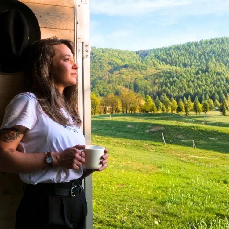 neve in una tiny house sulle alpi giulie a taipana